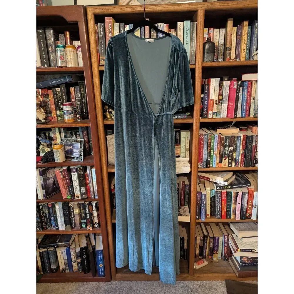 Baltic Born Women's Size 1X Plus grey Velvet V Neck 3/4 Sleeve Maxi Dress Gown
